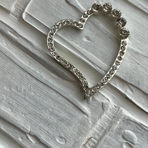 Jewelry such as hearts, gold moons & rhinestone pieces for your craft projects - Picture 3 of 6